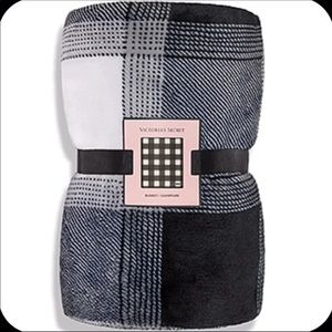 Victoria Secret Plaid Fleece Blanket NEW